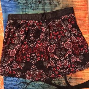 Floral skirt-shorts